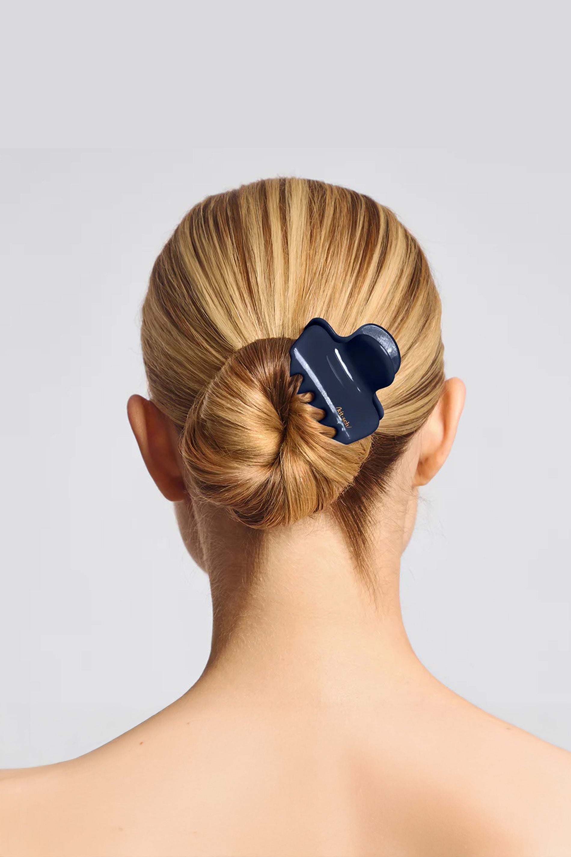 Medium Cloud Clip Blue Orchid