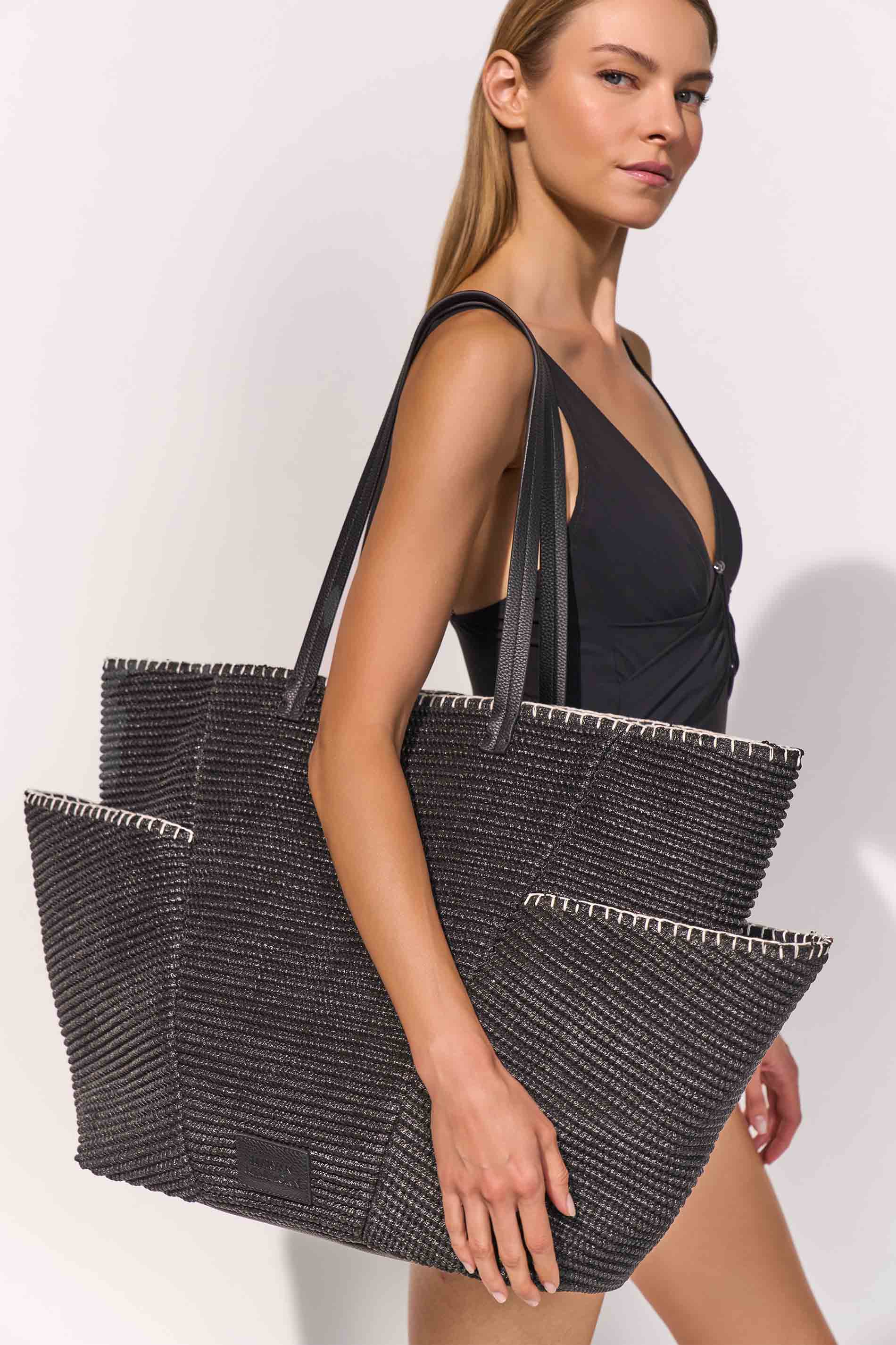 BAG - BLACK CREAM / front