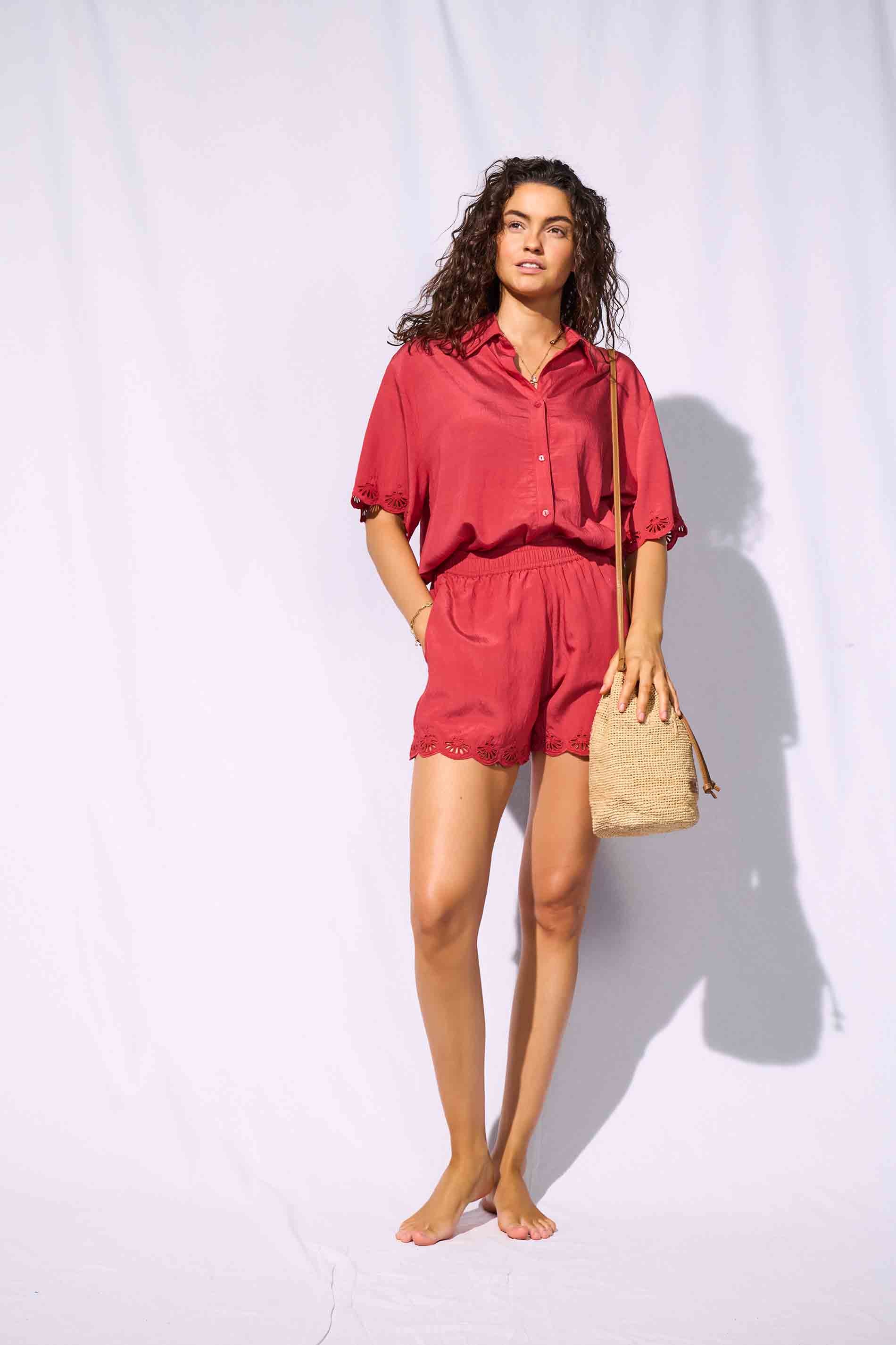 SHORTS WITH EMBROIDERY - CRIMSON DUSK / detail01